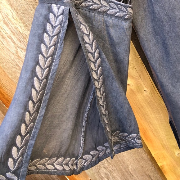 Boho denim flowy eyelet top - Picture 5 of 10